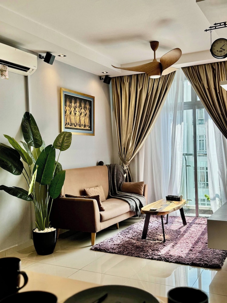 The JB House - A 5 Star Quality Home At Iskandar Puteri