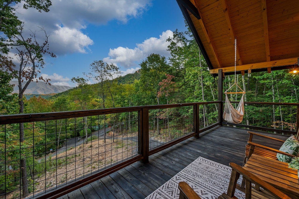 Goodness Gracious 3 Bedroom Cabin by RedAwning - Property Image 50