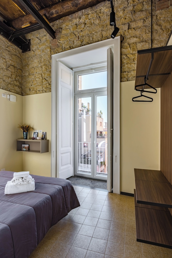 La Pinacoteca Aparthotel by NapoliApartments