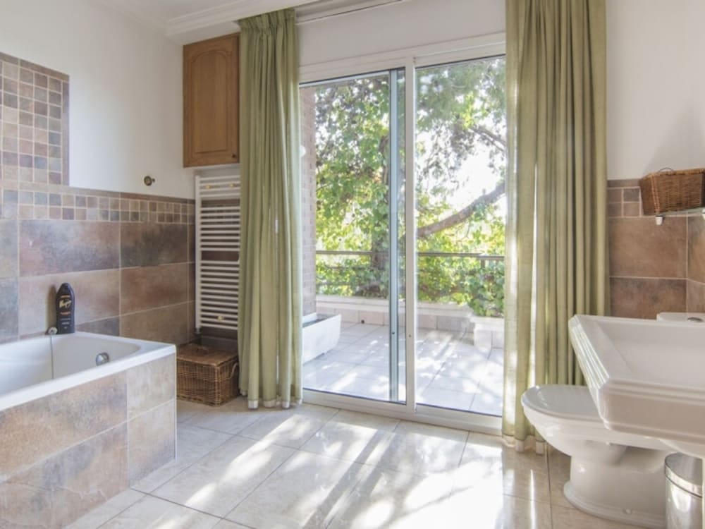 Th103 Villa Espaciosa con Piscina Privada y Jard n