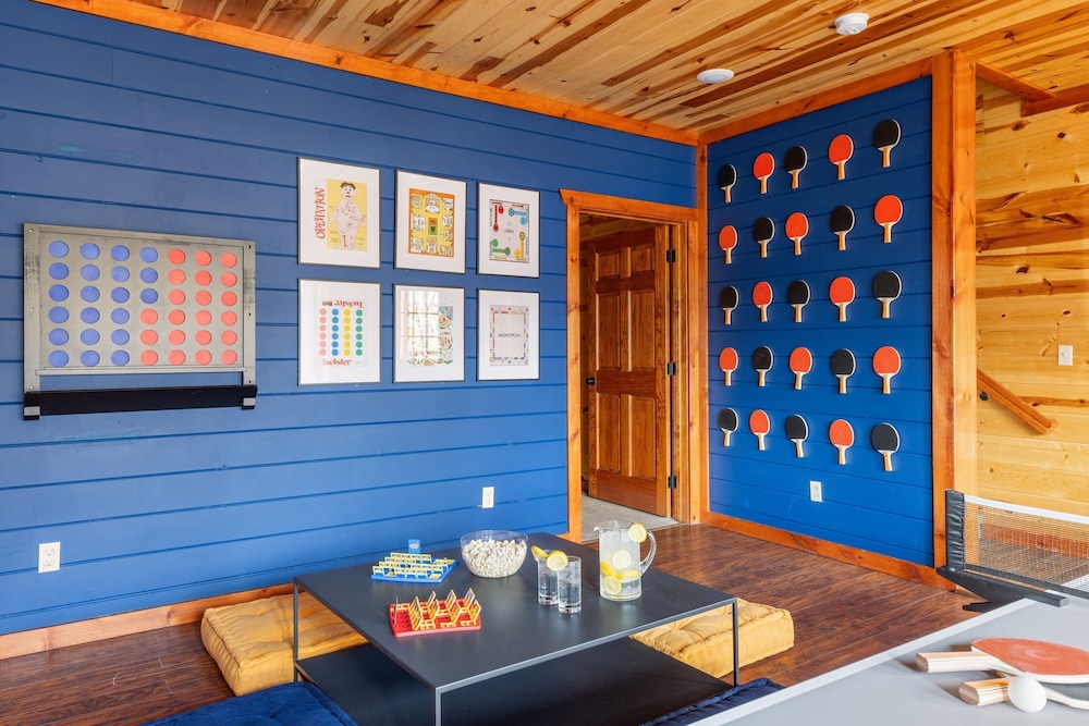 Boulder Ridge Cabin Indoor Pool Home Theater and Games Newly Redesigned