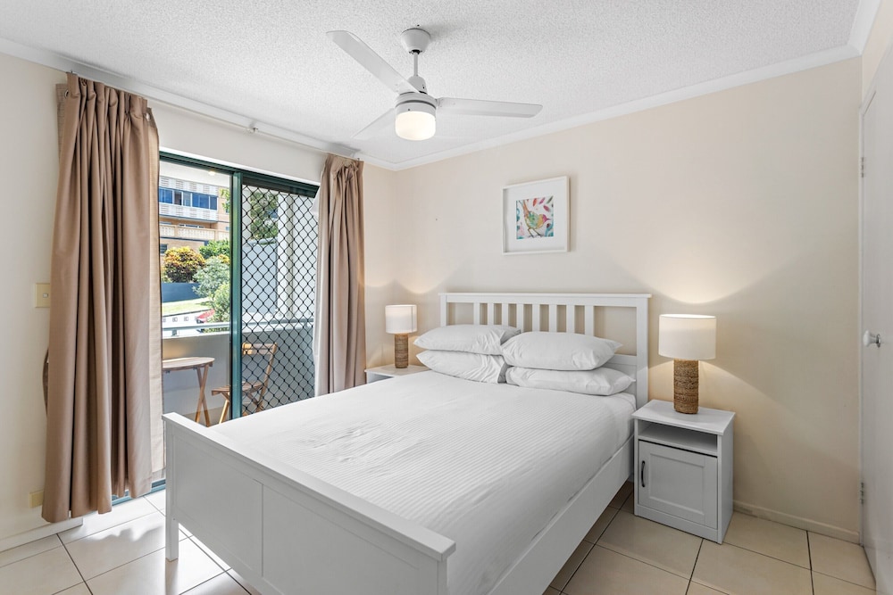 Albion Convenient Hideaway With Parking & Balcony