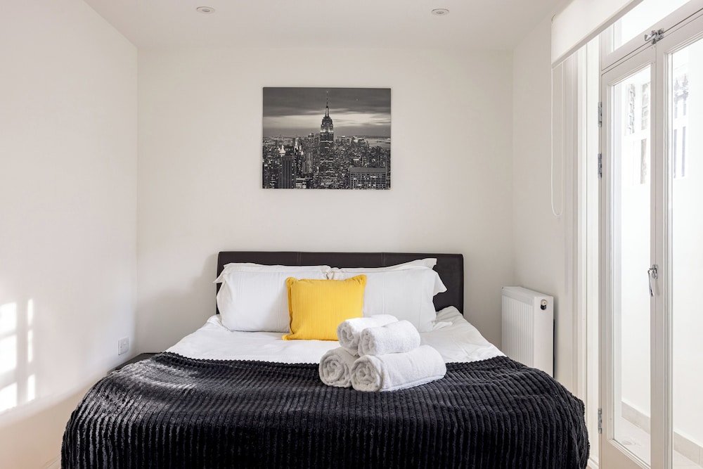 Picktheplace Kensington Lux Apartments IV