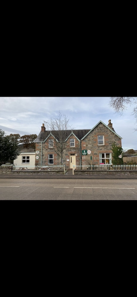 1 Loch Ness Hostel