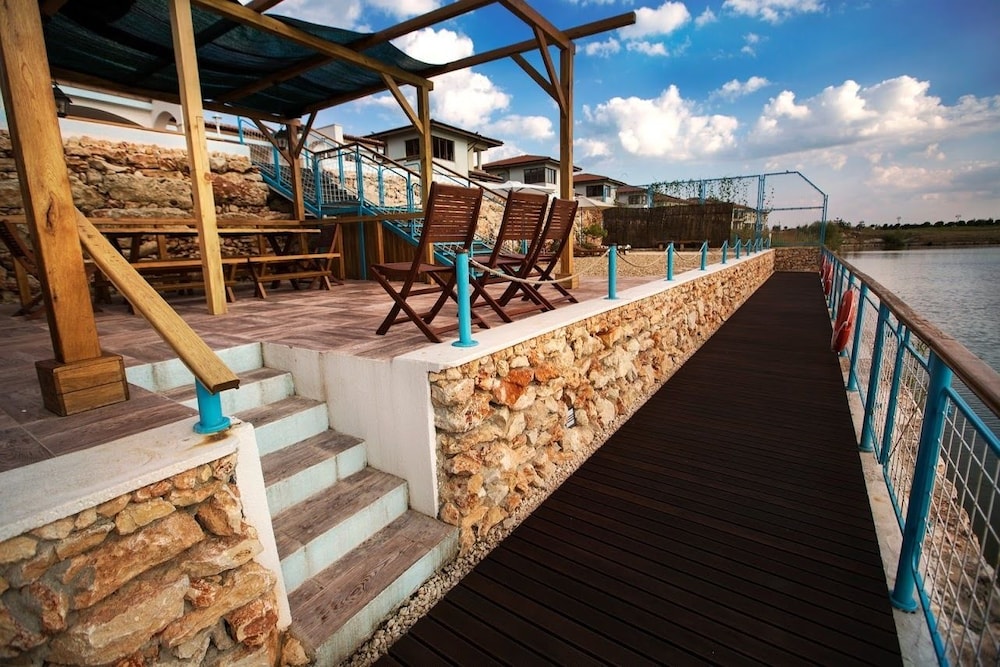Lighthouse Luxe Estate Apart & Villas
