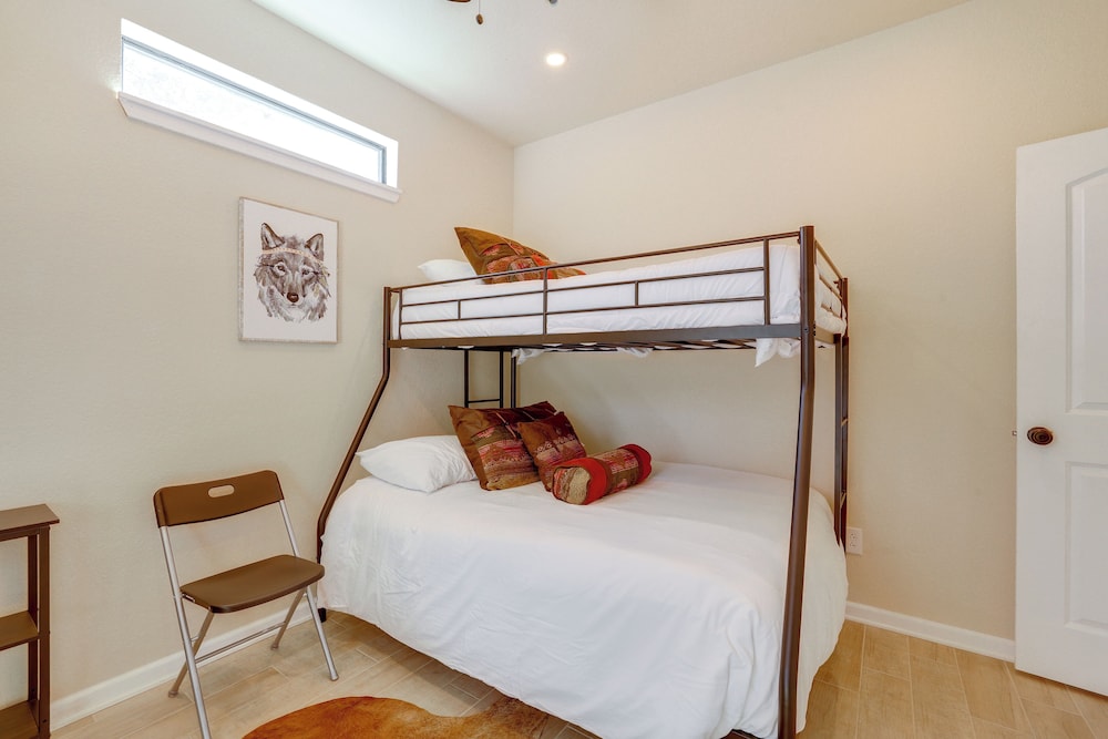 Hill Country Casita Near Guadalupe River!