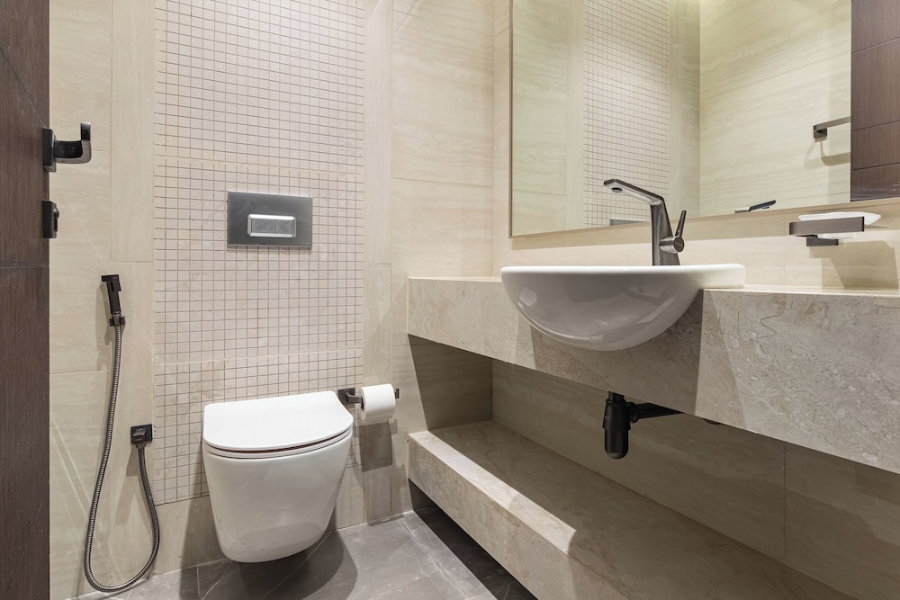 SIMPLY COMFORT Skyline Apts at Nobles Tower with Luxury Burj View