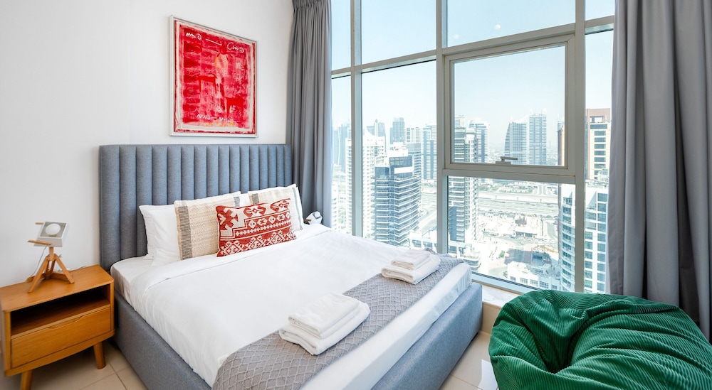 Premium 2BR Apt w Marina Views