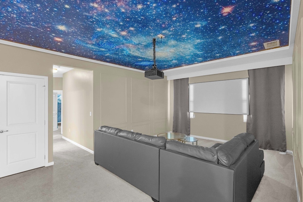 Upstay: Themed Family Home w Pool & Games Room