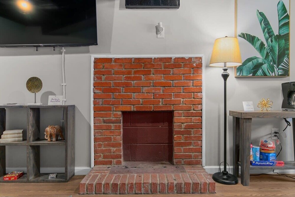 Broadmoor Bungalow - Unit B
