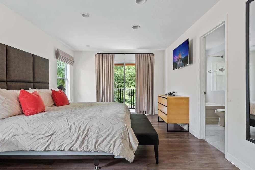 Pet Friendly 4 BR With Hot Tub