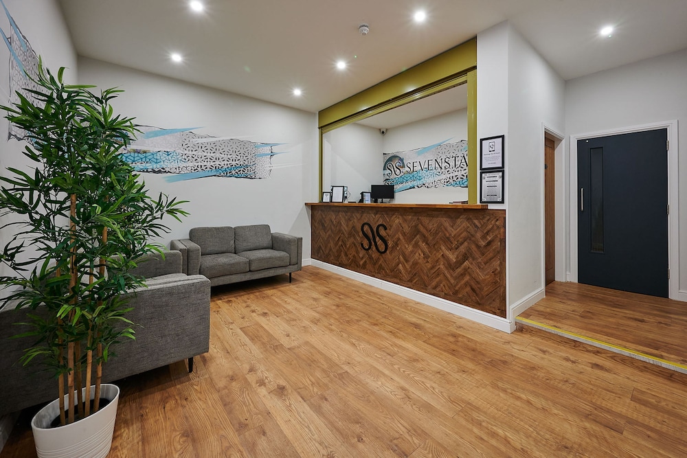 Host Stay Deluxe Studio for Two Sevenstay Apartments