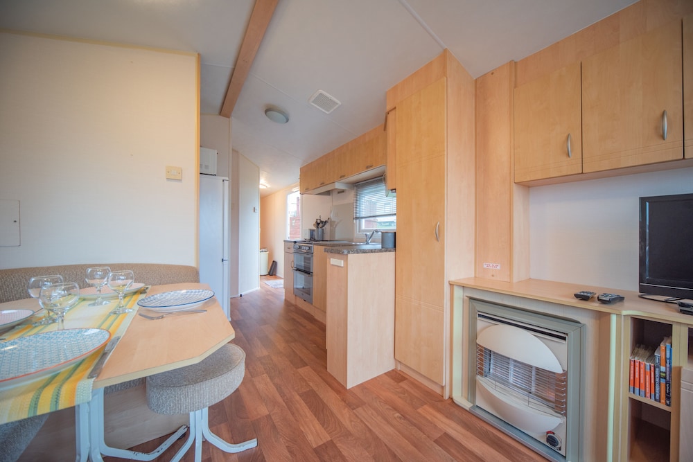 Family Caravan at Beautiful Three Lochs Park view 4
