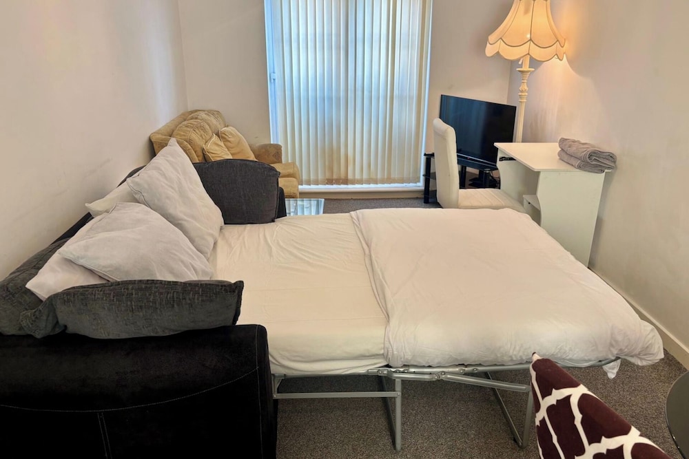 2 Bed Apartment-sleeps 4-free Parking