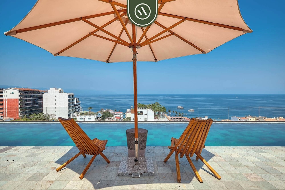 Oceanview Condo With Amazing Rooftop Pool - Gym