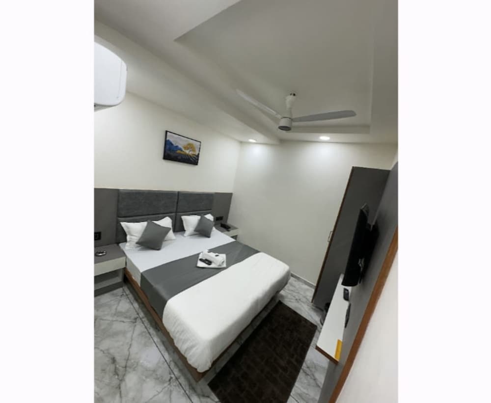 The Azone Hotel