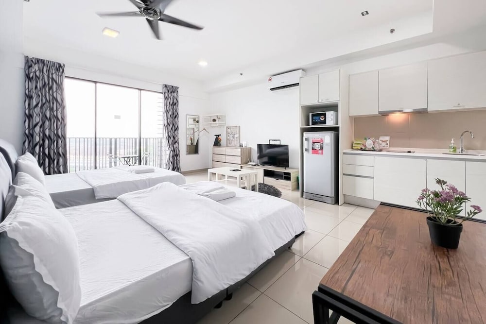 ICity Luxury Condo by Smarthome
