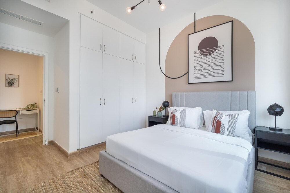 Dubai Marina - Stunning Huge 4 Bedroom Apts Near JBR - Gym - Pool - Parking by Sojo Stay