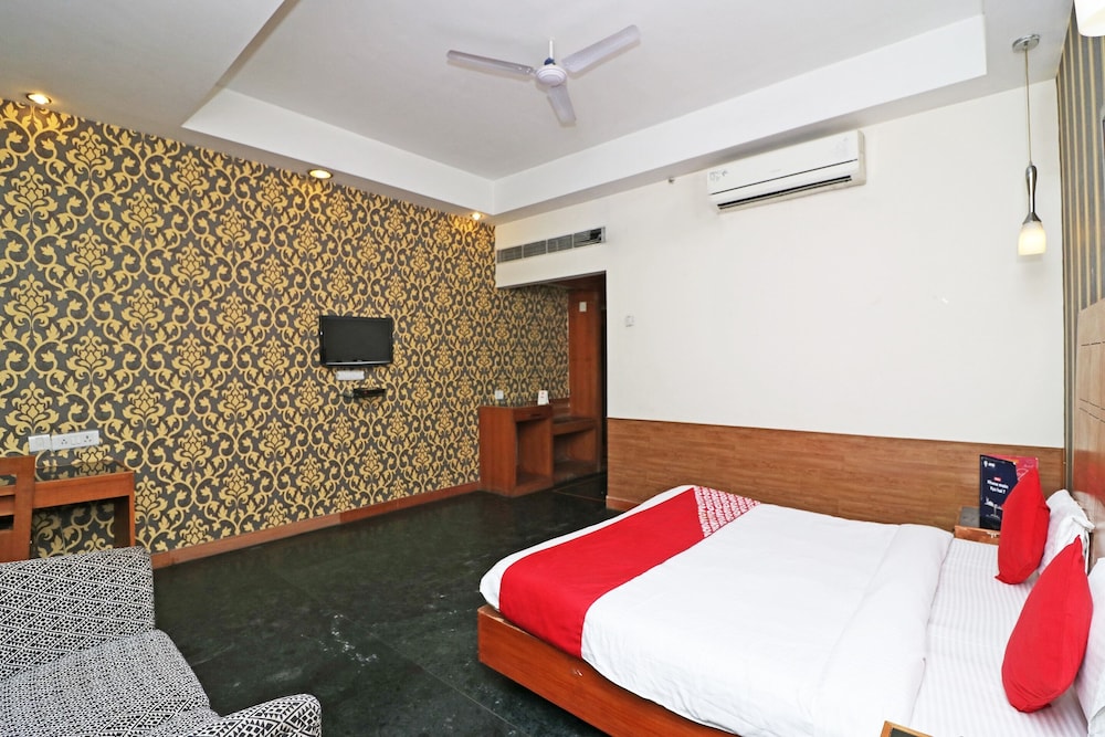 OYO 421 One Hotel - Property Image 3