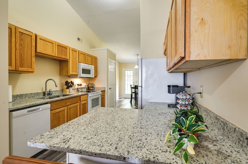 Pirate Game Day Base: Greenville Home Near Campus!