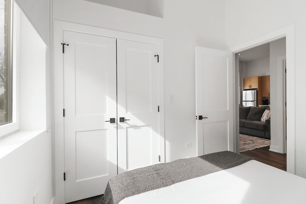 Stylish 4BR Stay - State rep