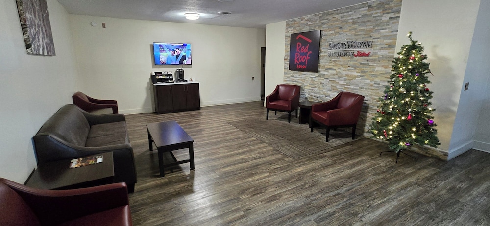 HomeTowne Studios LaGrange