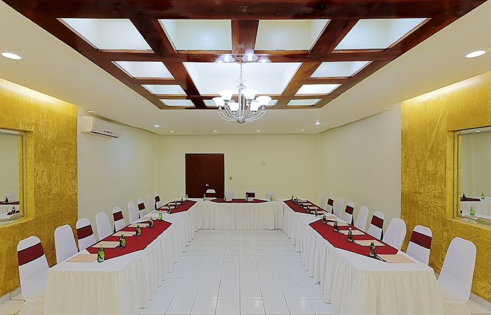 Villahermosa Vacations - Olmeca Plaza Urban Express - Property Image 1