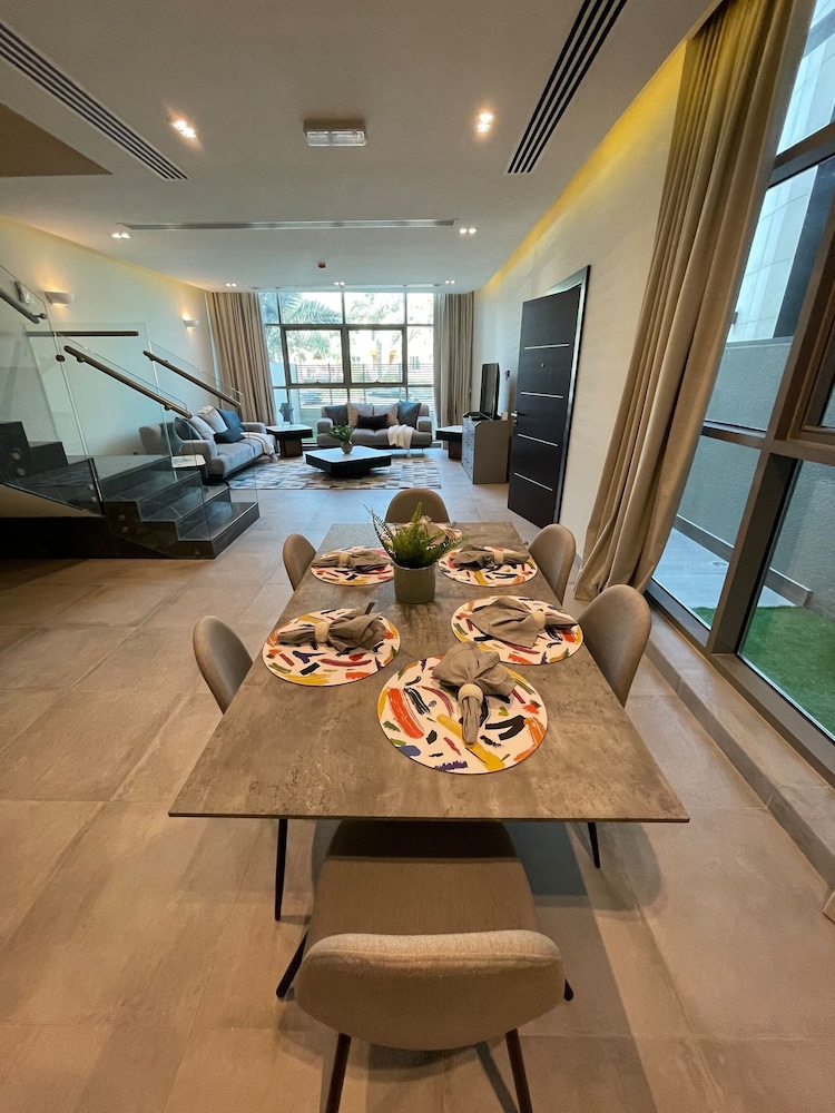 Best Townhouse On Jcv 4 Bedrooms With Jacuzzi
