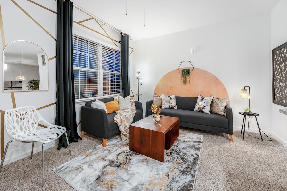 Luxurious Apartments - Pool Gym Bikes