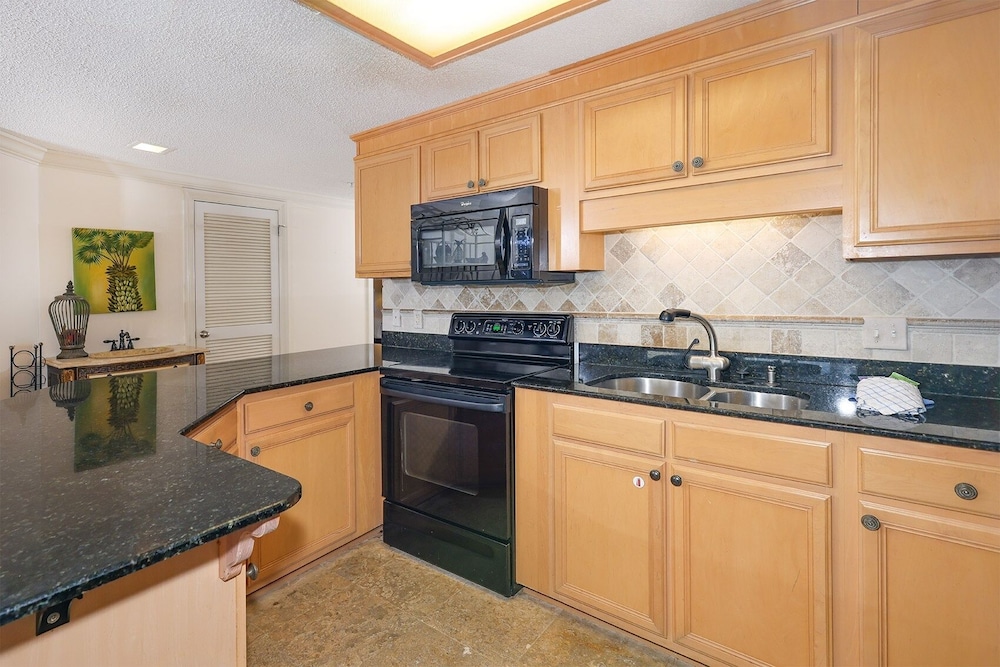 Phoenix X 1513 3 Bedroom Condo