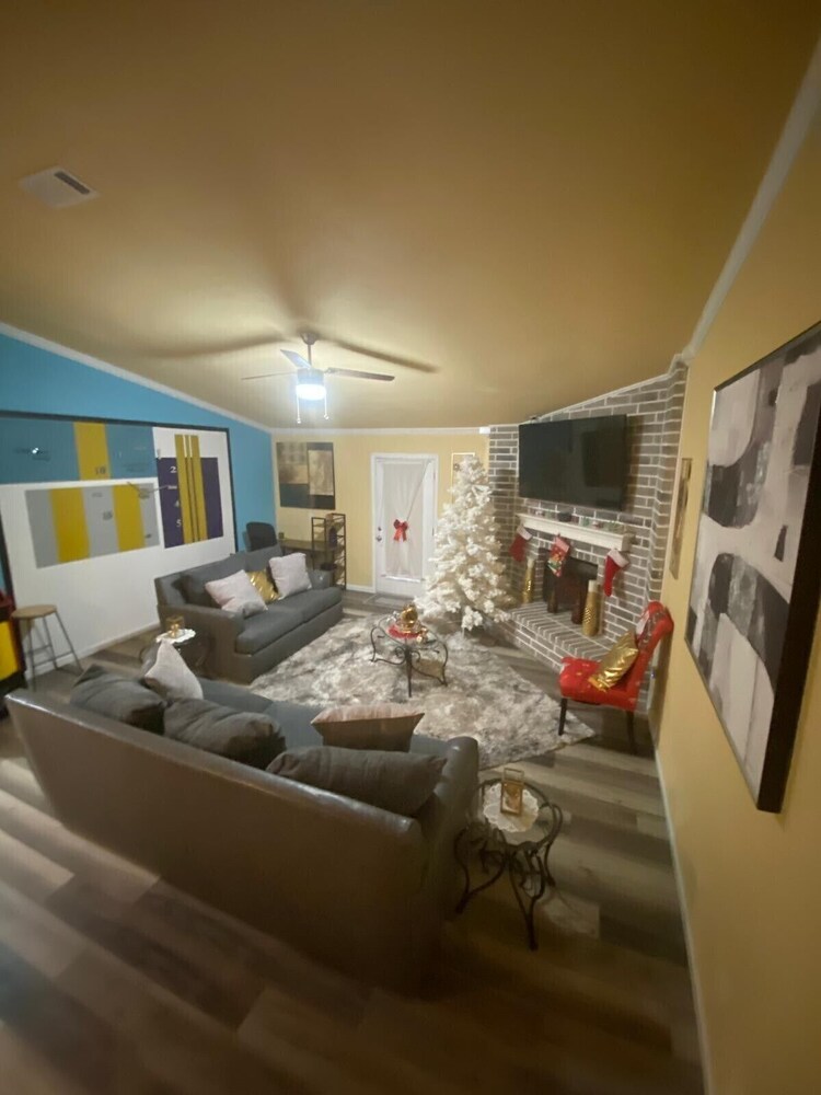 Modern Comfort Near Military Bases & Shopping Walk to Parks & Lakes!