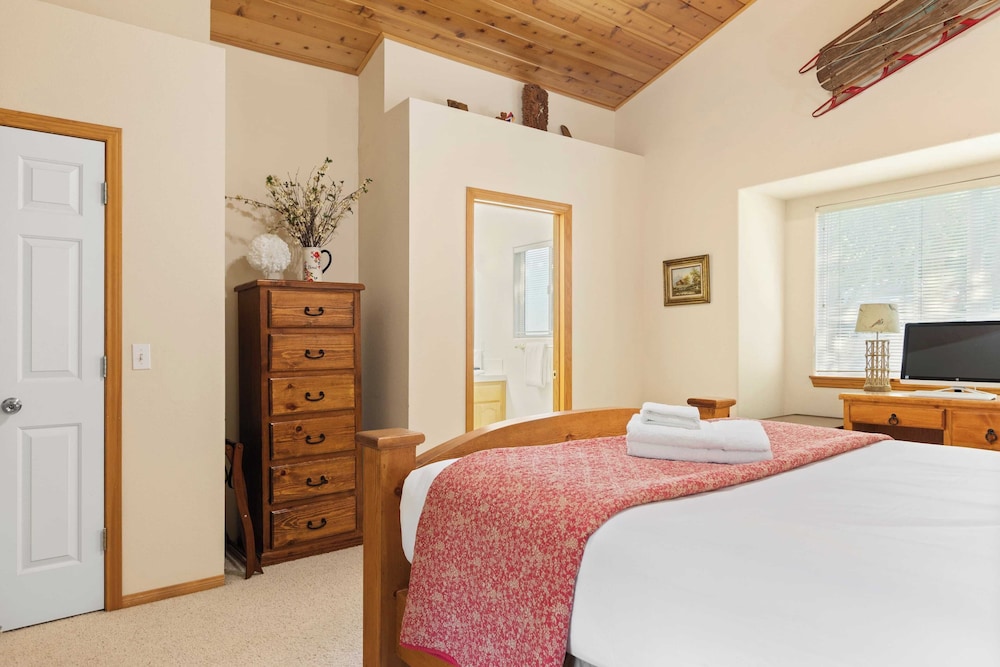 Alpen Drive by Avantstay Private Deck and Views