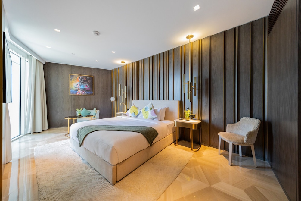 DXB - Five - 30308 - PJ