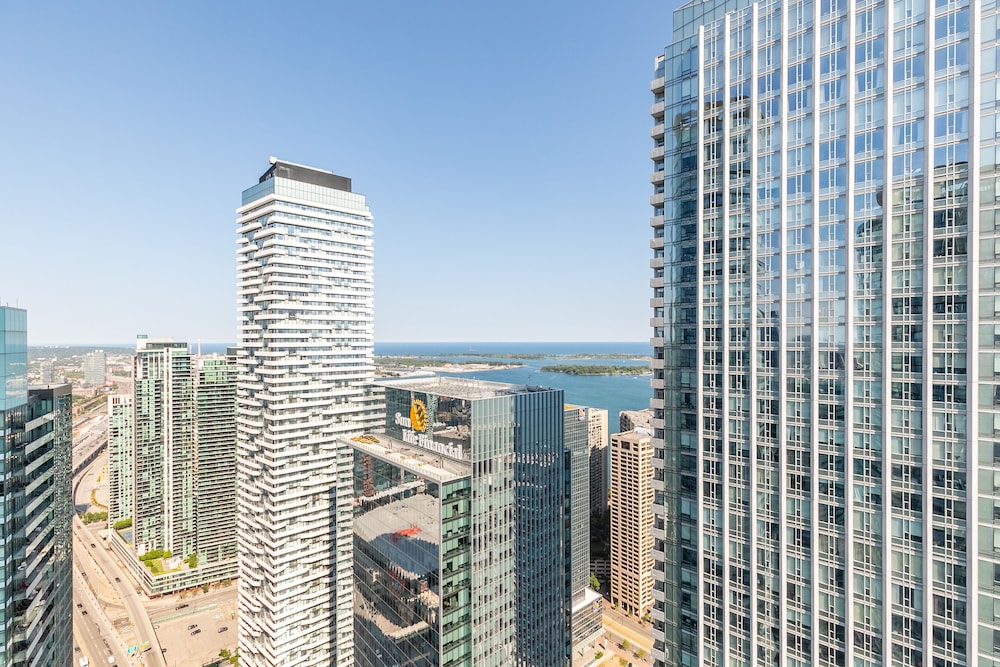 High-Rise Junior 2Br Condo downtown