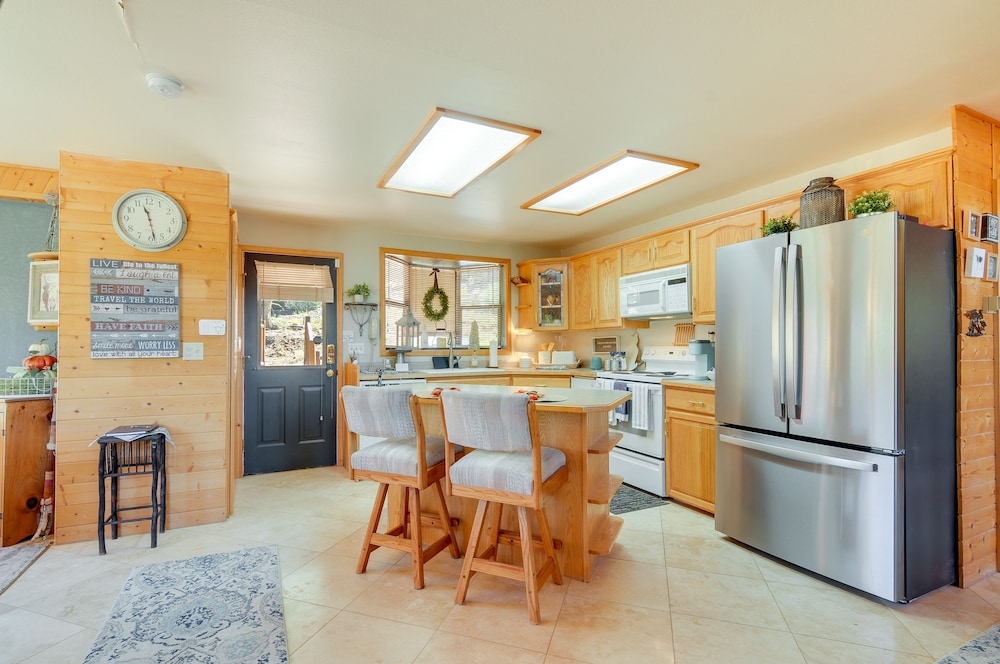 Rustic Duck Creek Village Cabin w/ Decks! view 5