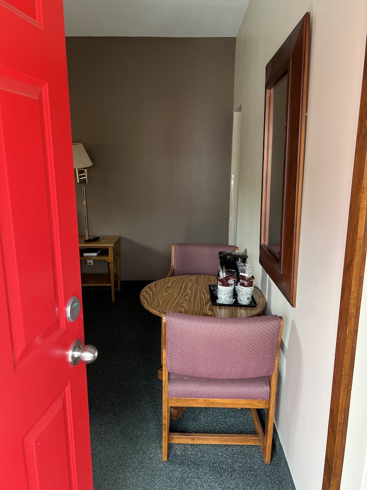 All Star Inn & Suites