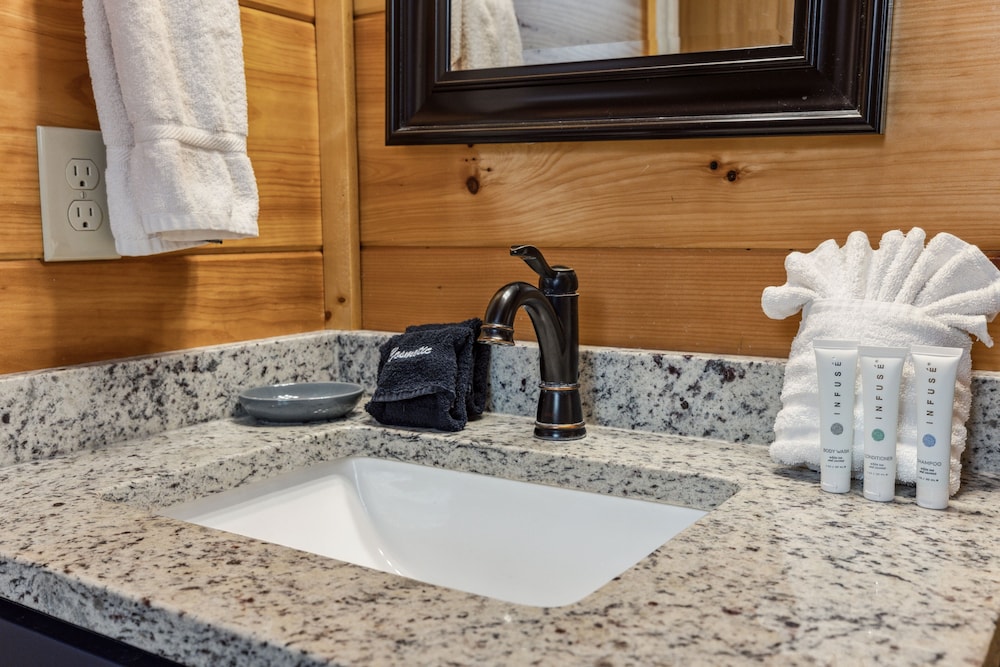 Big Bear Splash 2 Bedroom Cabin