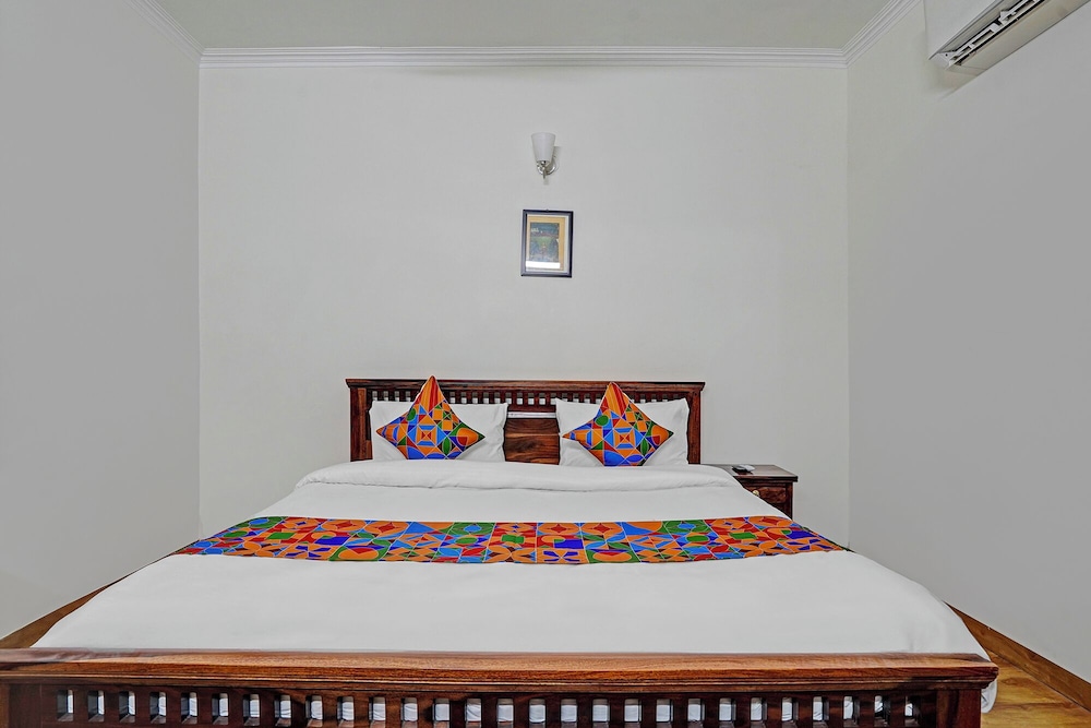 Fabhotel Hazel Town House