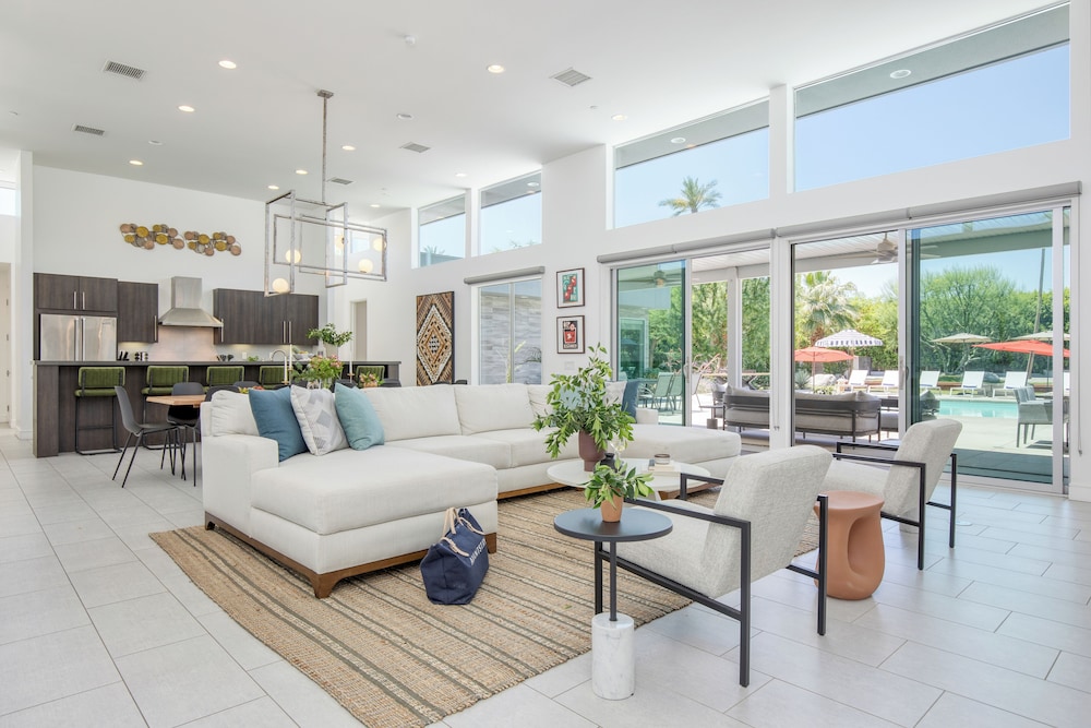 The Polo Villas by AvantStay – Modern Oasis Near Empire Polo Club