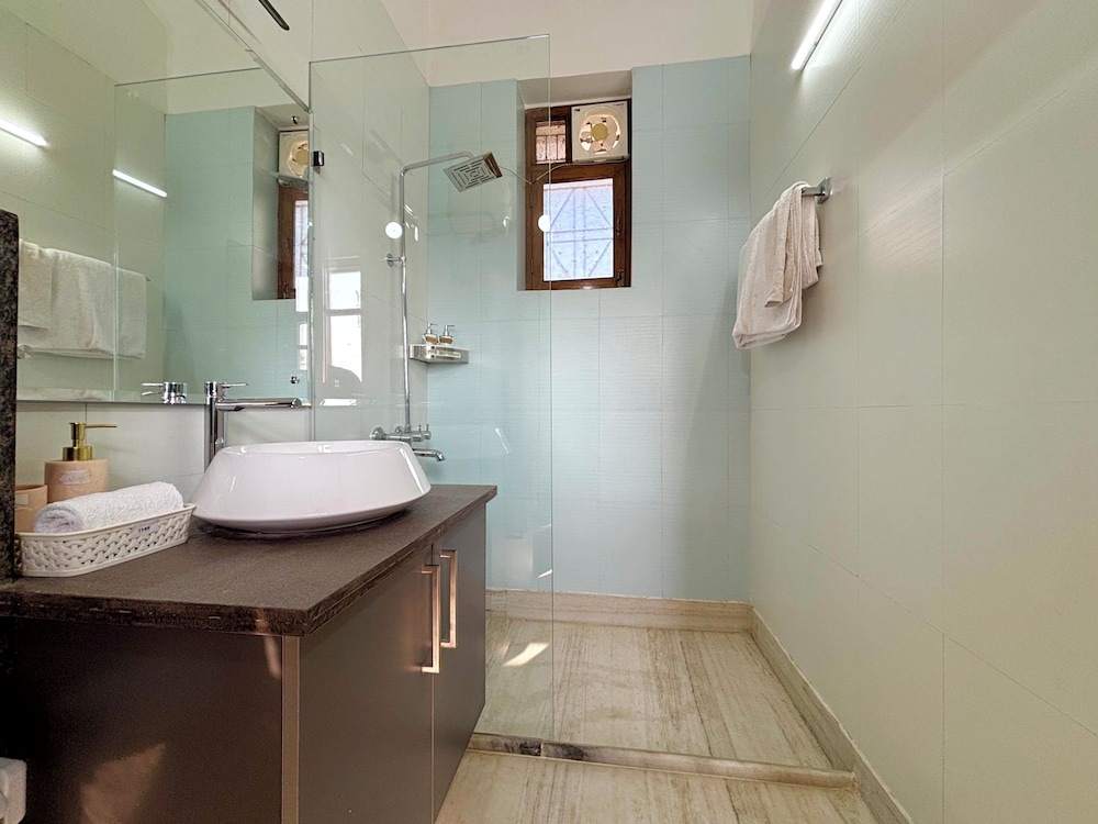 Luxury 4 Bedroom's Independent villa