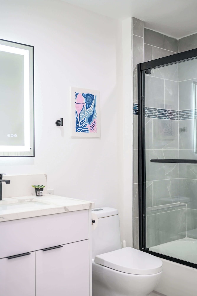 Not Affected by the Fire/modern 5BR Home With Full Amenities & Parking #2