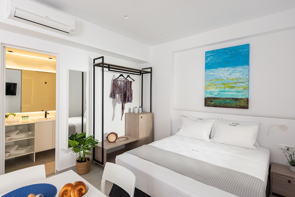 Cozy Corner Luxury Apartments view 3