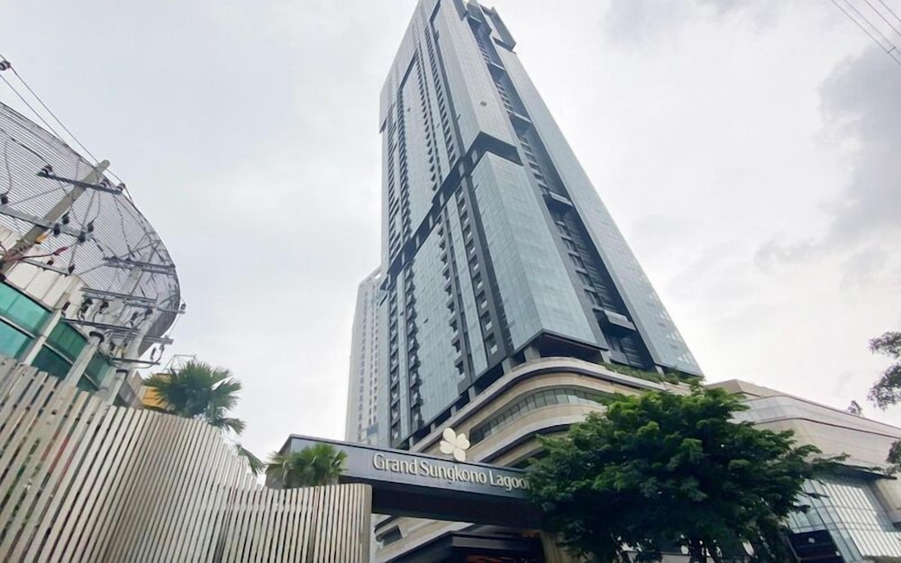 Comfortable Stay And Strategic 1Br At Grand Sungkono Lagoon Apartment