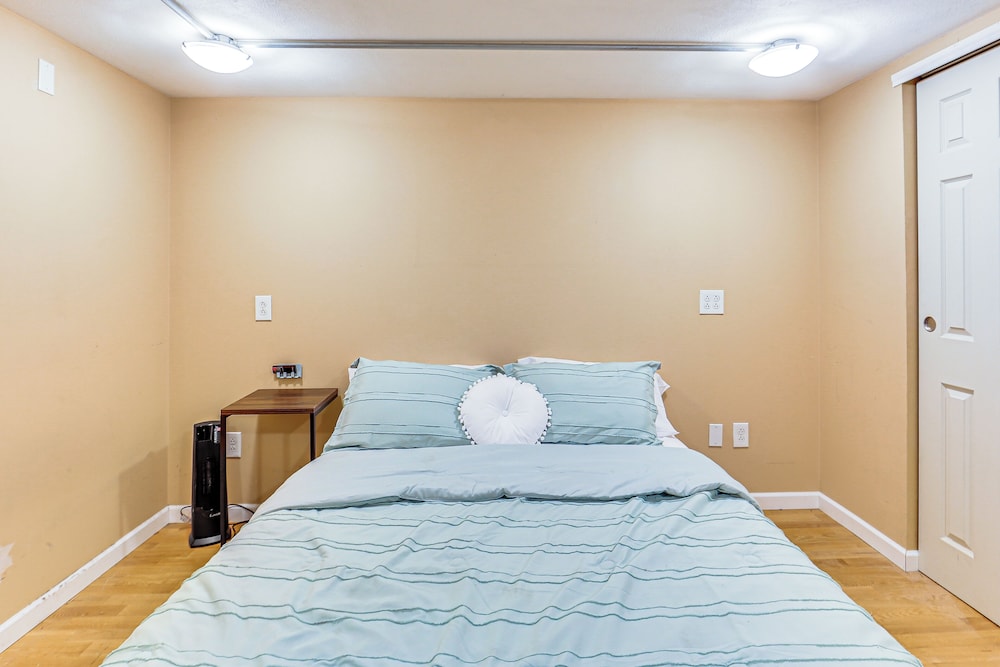 Walkable Studio in the Heart of Pittsburgh!