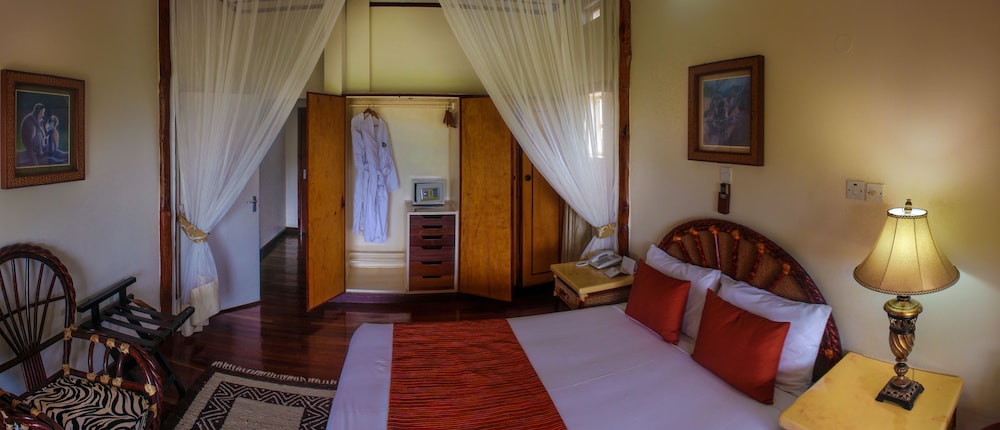 Mweya Safari Lodge