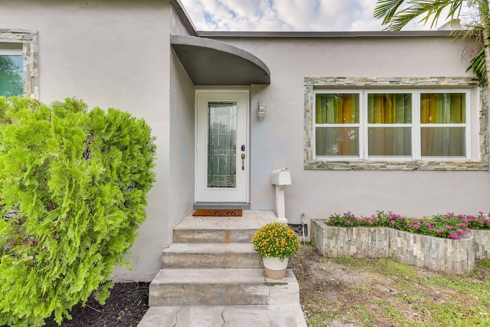 Stylish Miami Home: 2 Mi to Intracoastal Waterway!