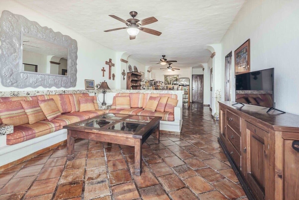 Ocean View 2Br Condo-balcony-beach-pool - 908