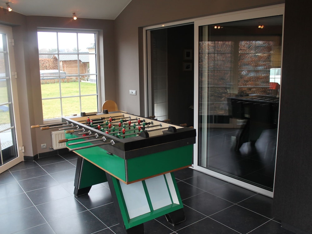Beautiful Villa with Sauna & Hot Tub in the Region Haspengouw view 5