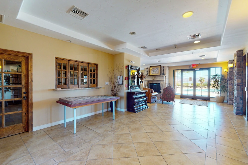Exclusive 3BR w/ Pool, Hot Tub, W/d, & Clubhouse