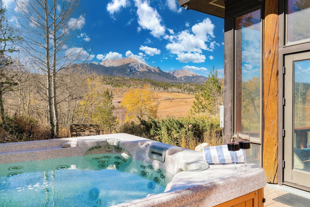 Summit County Vacations - Topaz Estate by Avantstay Luxe Home, Pool View - Property Image 28